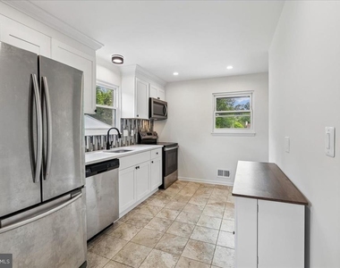 727 Grandin Avenue - Photo Thumbnail 5