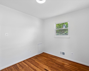 727 Grandin Avenue - Photo Thumbnail 15