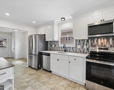 727 Grandin Avenue - Photo Thumbnail 4