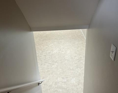 328 W Edmonston Drive - Photo Thumbnail 12