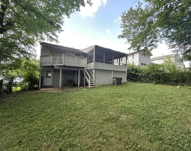 328 W Edmonston Drive - Photo Thumbnail 18