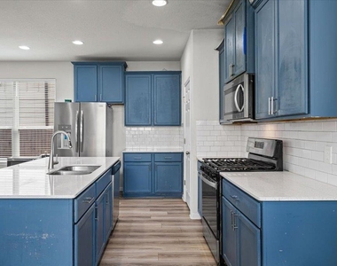 131 Macarthur Dr. - Photo Thumbnail 7