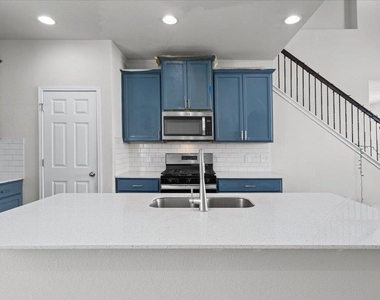 131 Macarthur Dr. - Photo Thumbnail 9