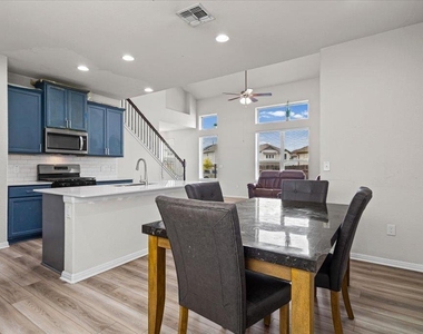131 Macarthur Dr. - Photo Thumbnail 12
