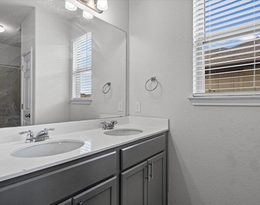 131 Macarthur Dr. - Photo Thumbnail 17