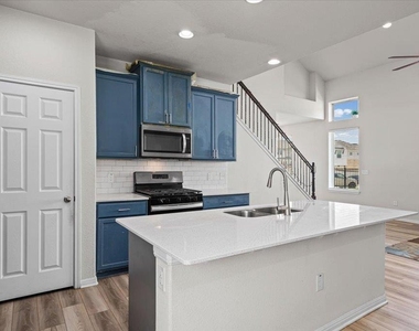 131 Macarthur Dr. - Photo Thumbnail 10