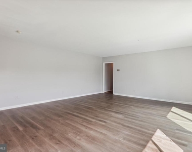 10631 Montrose Avenue - Photo Thumbnail 9