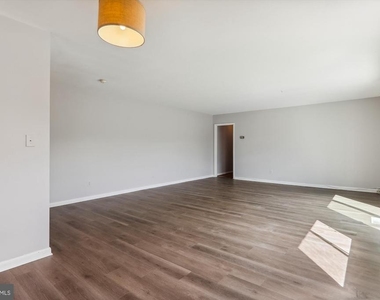 10631 Montrose Avenue - Photo Thumbnail 12
