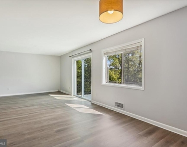 10631 Montrose Avenue - Photo Thumbnail 11