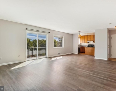 10631 Montrose Avenue - Photo Thumbnail 7