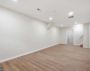 18 Grandin Circle - Photo Thumbnail 20
