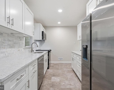 18 Grandin Circle - Photo Thumbnail 8