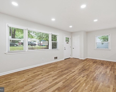 18 Grandin Circle - Photo Thumbnail 2