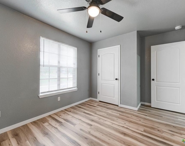 2321 Terrace Dr - Photo Thumbnail 14