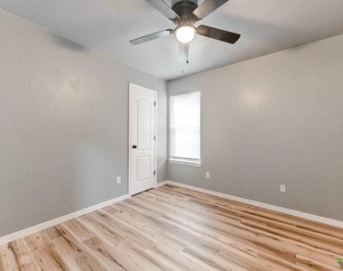 2321 Terrace Dr - Photo Thumbnail 7