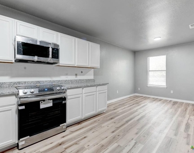 2321 Terrace Dr - Photo Thumbnail 11