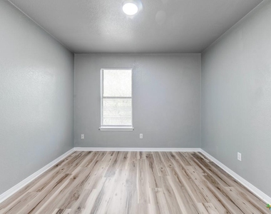2321 Terrace Dr - Photo Thumbnail 3
