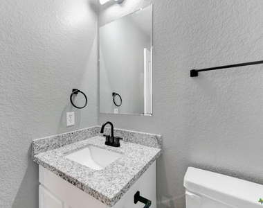 2321 Terrace Dr - Photo Thumbnail 5