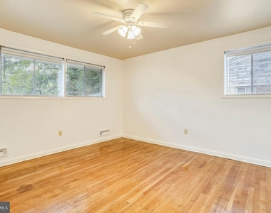 6048 Rossmore Drive - Photo Thumbnail 8