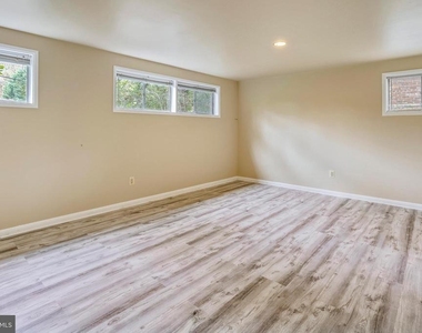 6048 Rossmore Drive - Photo Thumbnail 13