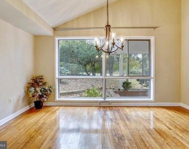 6048 Rossmore Drive - Photo Thumbnail 4