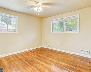 6048 Rossmore Drive - Photo Thumbnail 10
