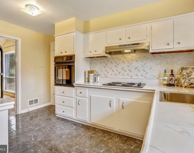 6048 Rossmore Drive - Photo Thumbnail 6