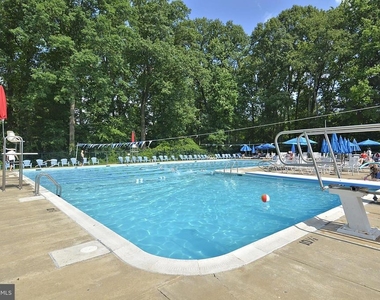 6048 Rossmore Drive - Photo Thumbnail 25