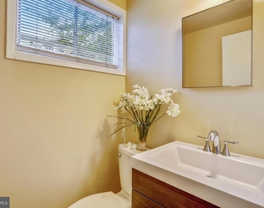 6048 Rossmore Drive - Photo Thumbnail 18