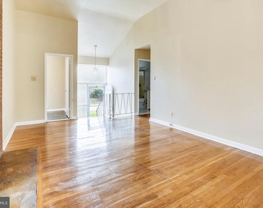 6048 Rossmore Drive - Photo Thumbnail 5