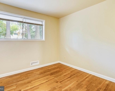 6048 Rossmore Drive - Photo Thumbnail 11