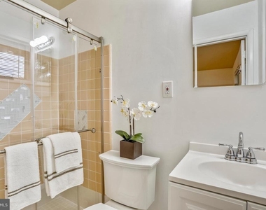 6048 Rossmore Drive - Photo Thumbnail 9