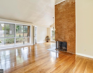 6048 Rossmore Drive - Photo Thumbnail 2