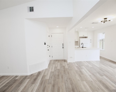 13103 Pollard Dr - Photo Thumbnail 2