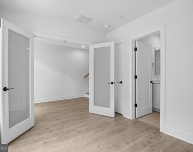 5015 Dulcet Drive - Photo Thumbnail 4