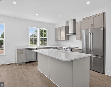 5015 Dulcet Drive - Photo Thumbnail 9
