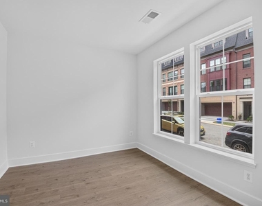 5015 Dulcet Drive - Photo Thumbnail 6