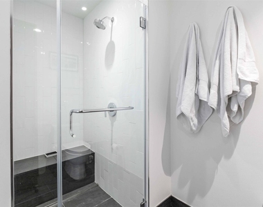 301 West Ave - Photo Thumbnail 18