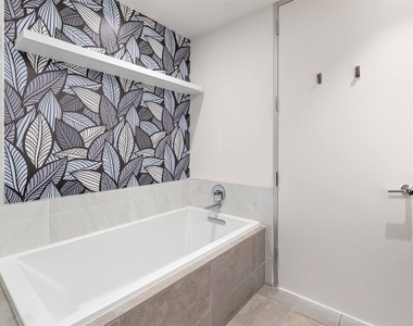 301 West Ave - Photo Thumbnail 12