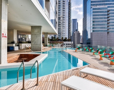 301 West Ave - Photo Thumbnail 25