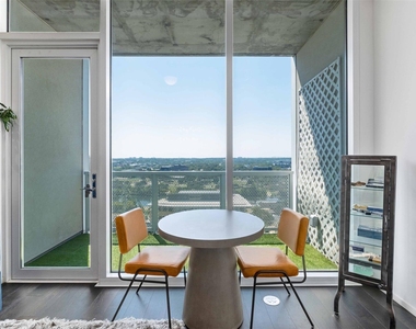 301 West Ave - Photo Thumbnail 22
