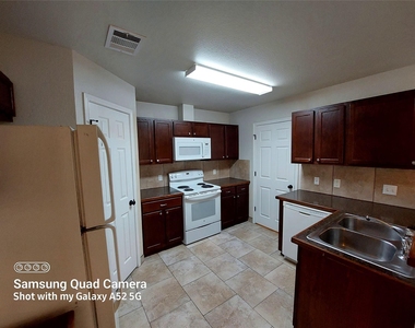 2505 S Oak Ln - Photo Thumbnail 3