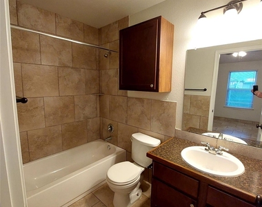2505 S Oak Ln - Photo Thumbnail 7