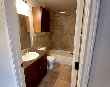 2505 S Oak Ln - Photo Thumbnail 5