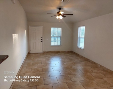 2505 S Oak Ln - Photo Thumbnail 4