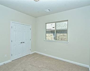 916 Purple Moor Pass - Photo Thumbnail 16
