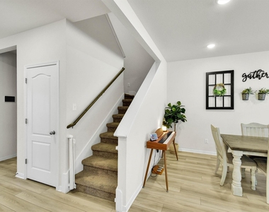 632 Friars Tuck Dr - Photo Thumbnail 3