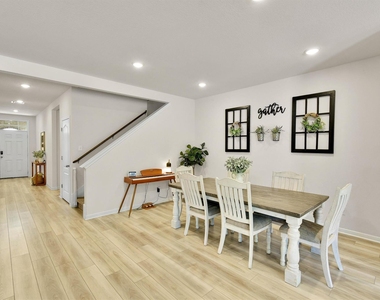 632 Friars Tuck Dr - Photo Thumbnail 4