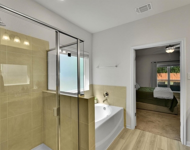 632 Friars Tuck Dr - Photo Thumbnail 29