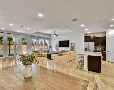 632 Friars Tuck Dr - Photo Thumbnail 9